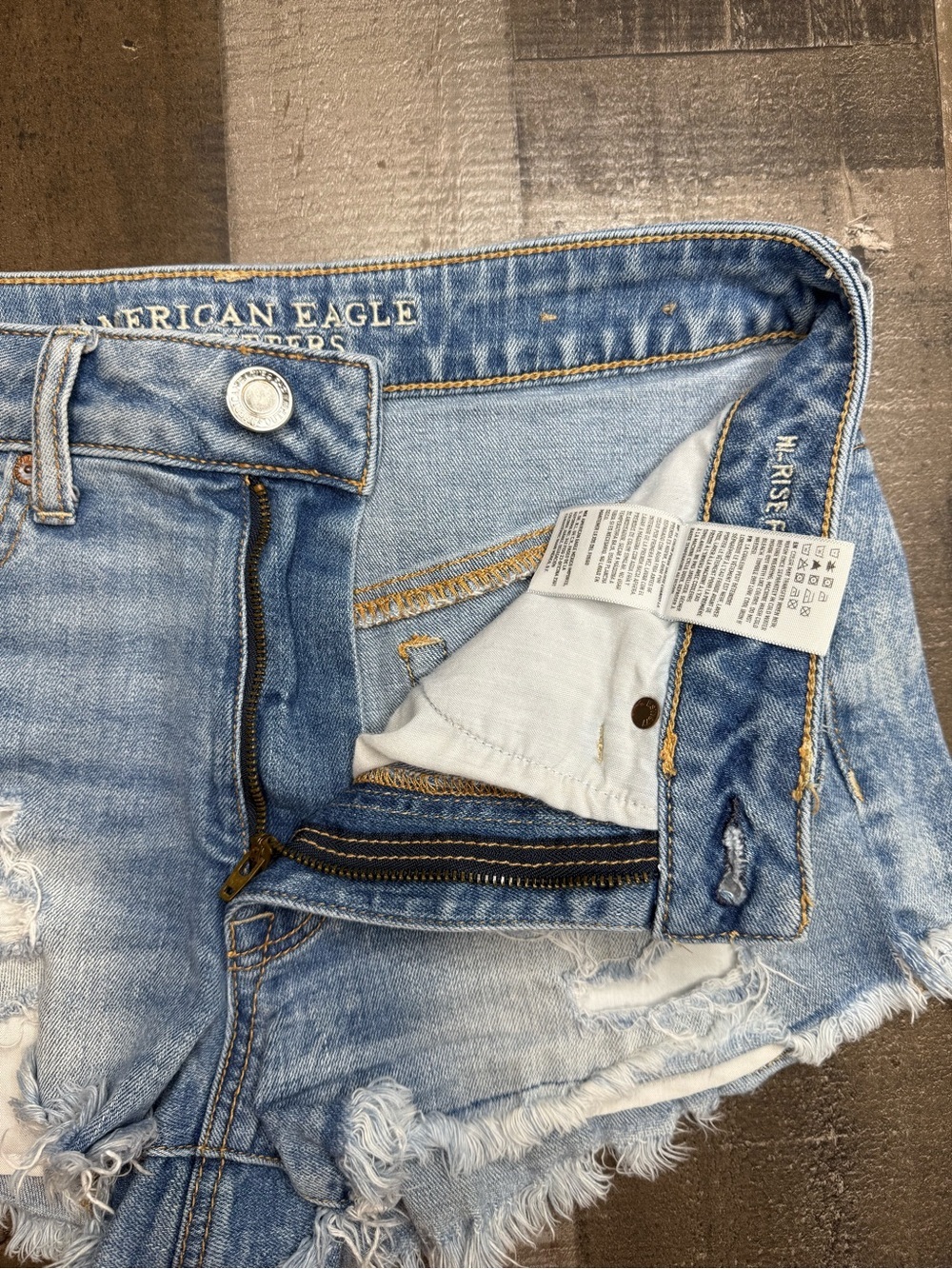 American Eagle Outfitters Hi-Rise Festival Light Wash Distressed Denim Shorts 4 - Picture 7 of 12